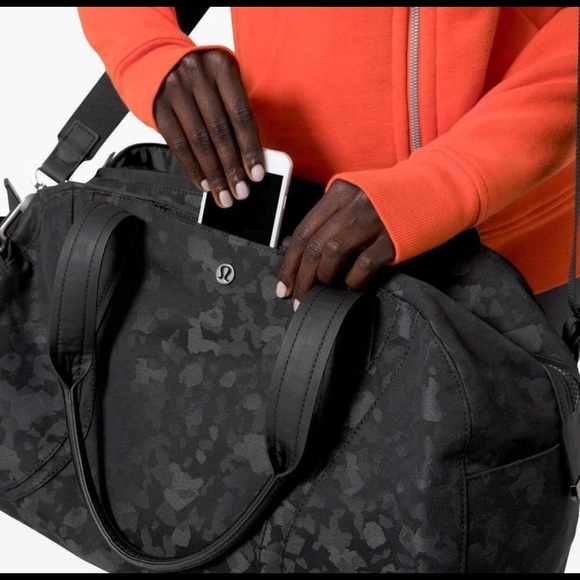 Lululemon NWT Go Getter 26L bag duffle CAMO! ππ